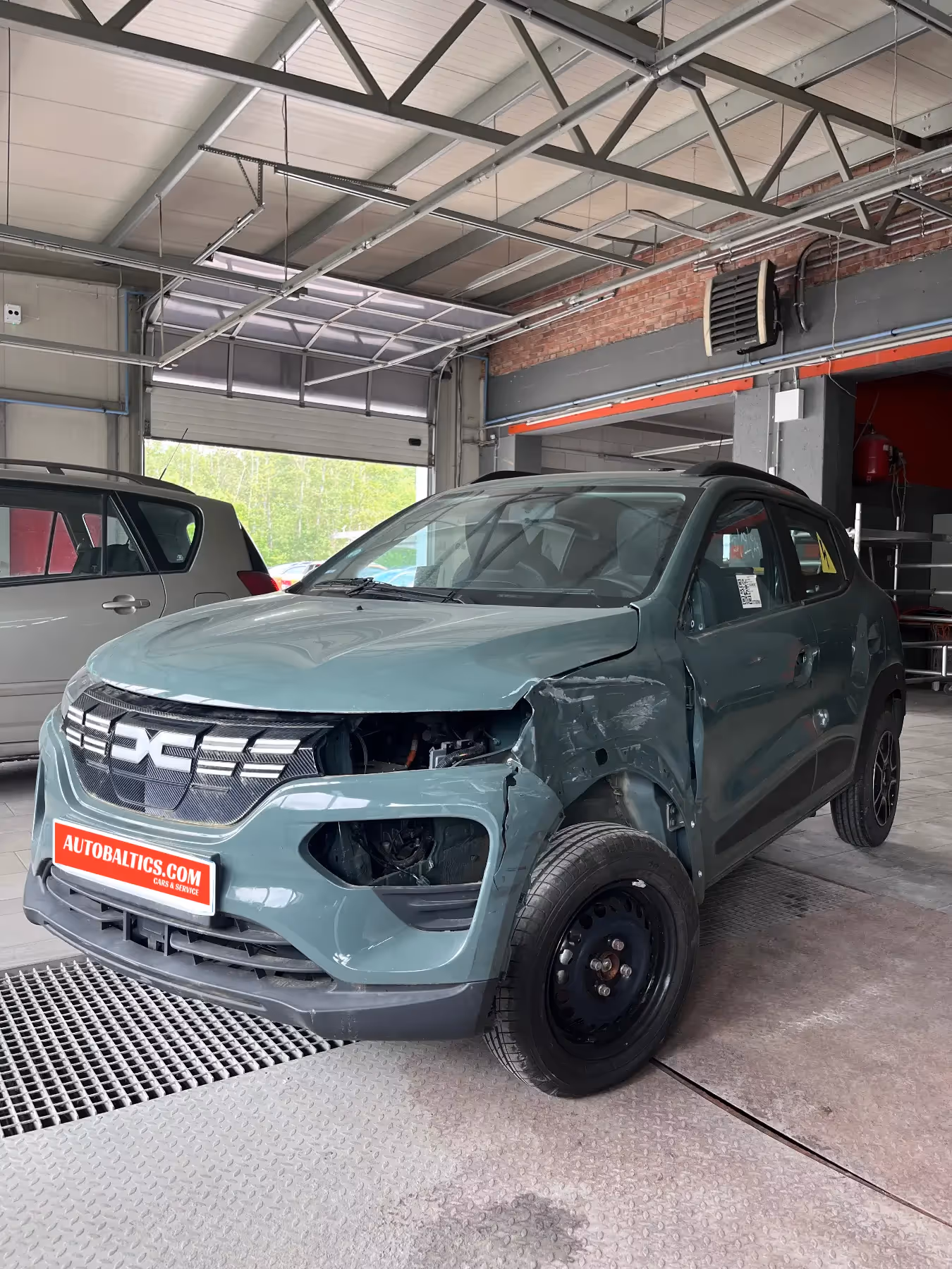 Кузовной ремонт и покраска DACIA SPRING в Вильнюсе Кузовной ремонт и покраска DACIA SPRING в Вильнюсе