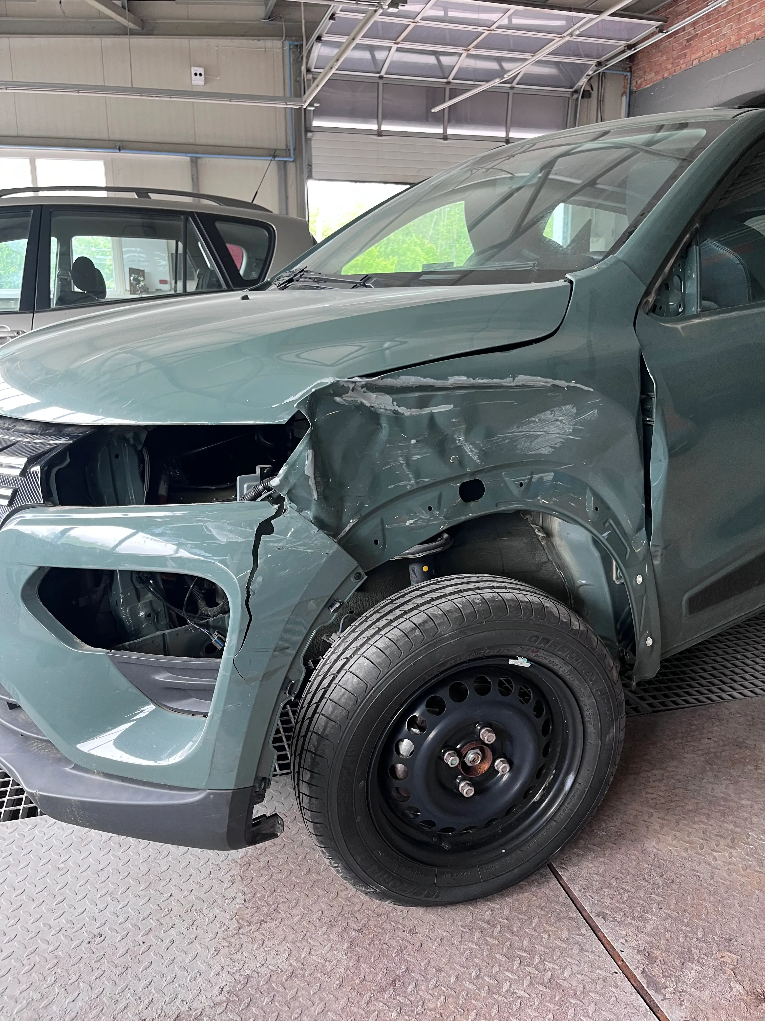 Кузовной ремонт и покраска DACIA SPRING в Вильнюсе 1