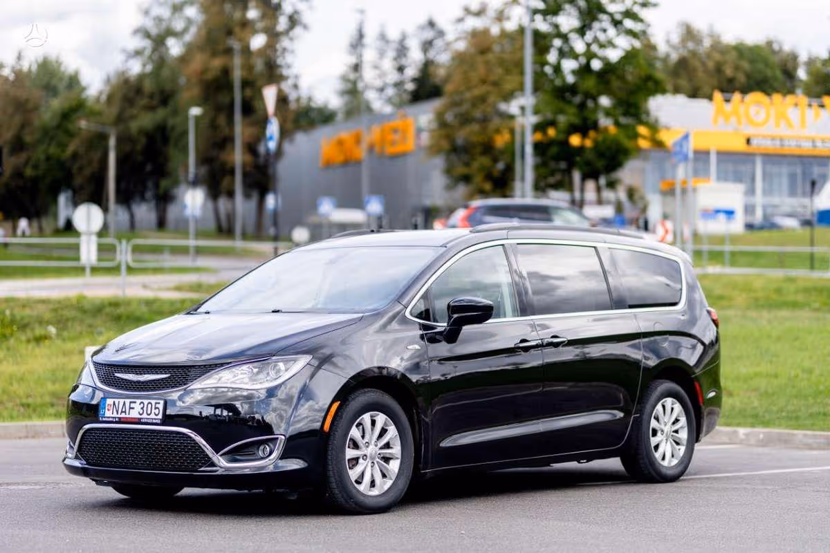 Chrysler Pacifica 2017 3.6L Petrol for Sale on AutoBaltics.com